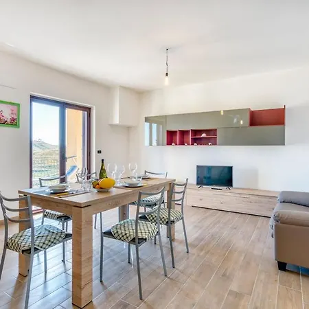 Badolato Apartments * 바돌라토스타지오네