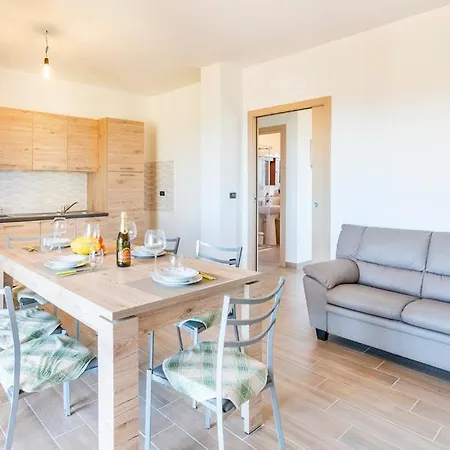 Badolato Apartments * 바돌라토스타지오네